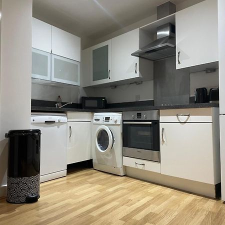 Entire Town Centre 2 Bedroom Apartment Very Close To Beach بورنماوث المظهر الخارجي الصورة