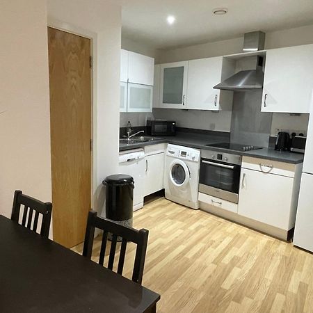 Entire Town Centre 2 Bedroom Apartment Very Close To Beach بورنماوث المظهر الخارجي الصورة
