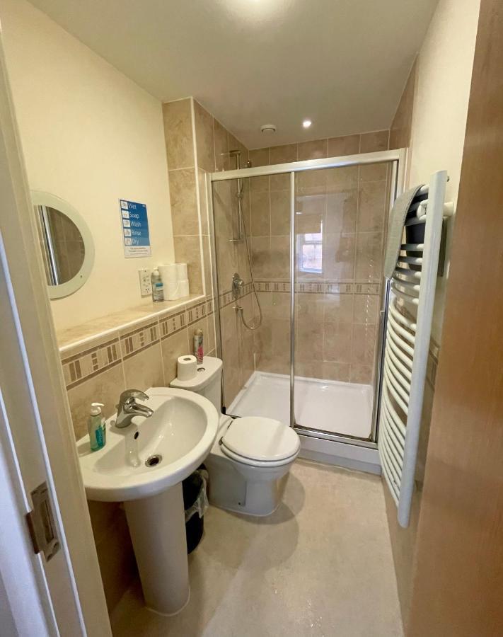 Entire Town Centre 2 Bedroom Apartment Very Close To Beach بورنماوث المظهر الخارجي الصورة