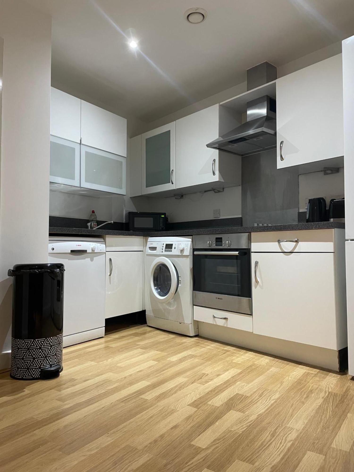 Entire Town Centre 2 Bedroom Apartment Very Close To Beach بورنماوث المظهر الخارجي الصورة